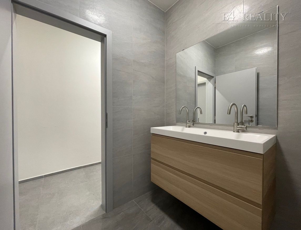 Kancelárske priestory, 171 m2 + terasa 80m2, 5x parkovacie s - 11