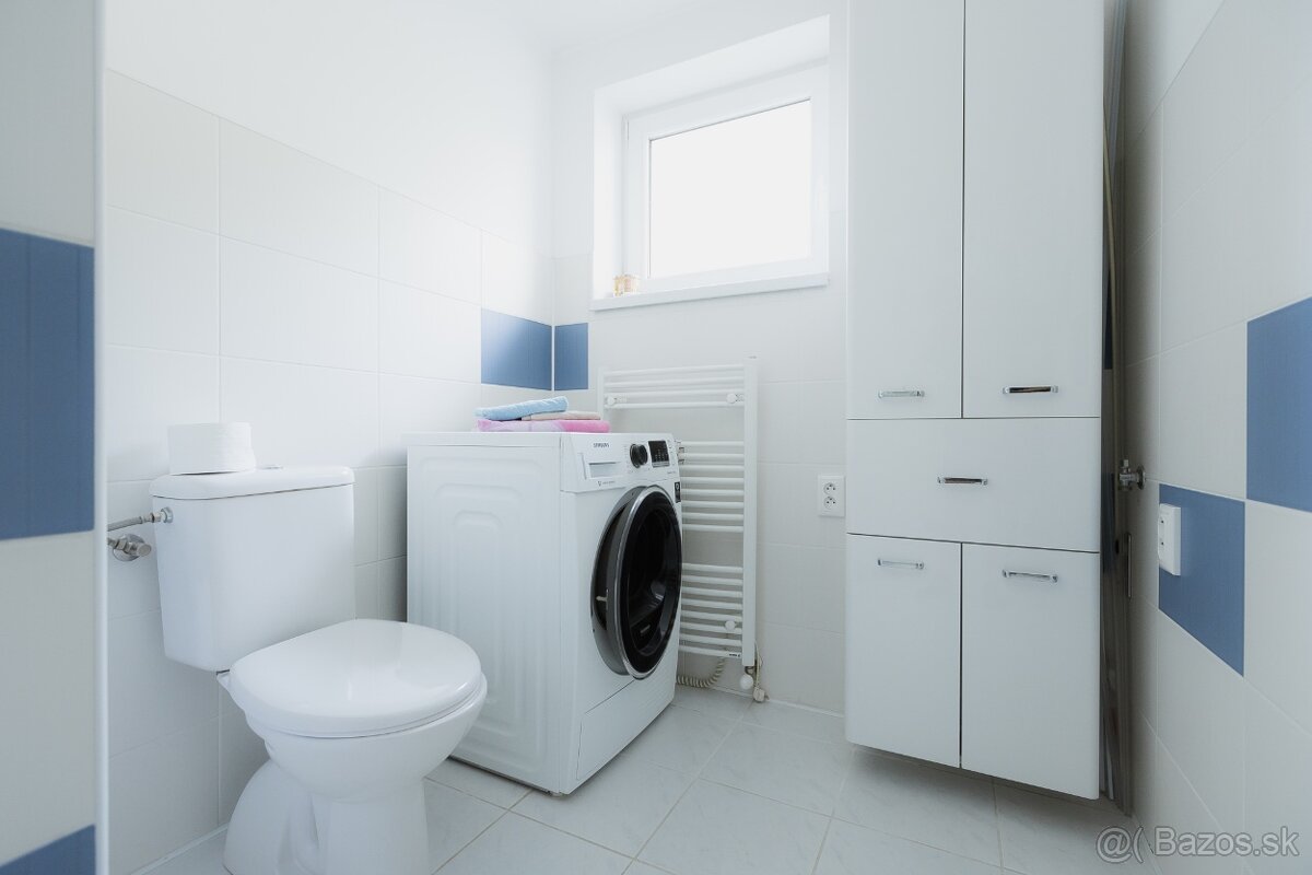 Jedinečná rodinná vila v meste Dolný Kubín s krásnym pozemko - 11