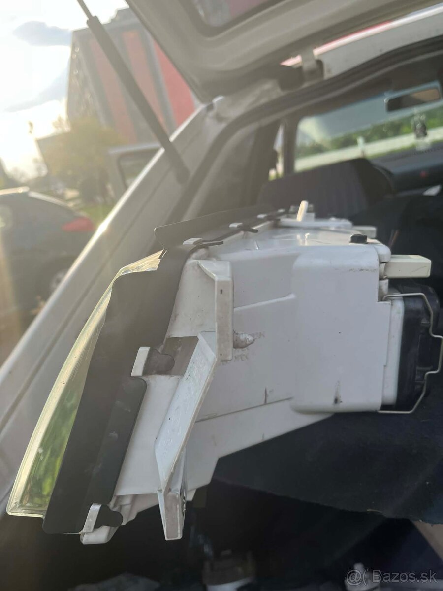 Škoda Octavia 1 facelift predné svetla - 11