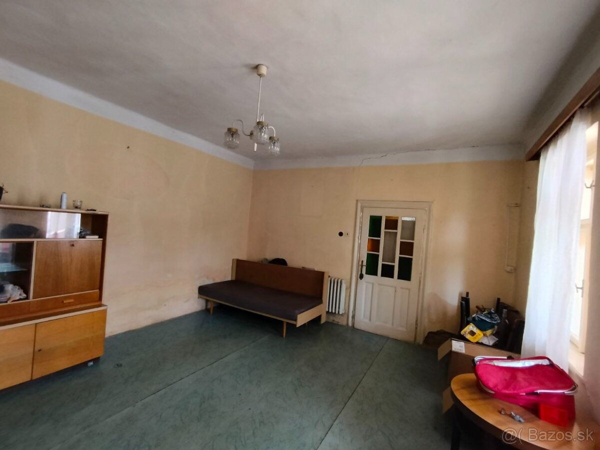 PREDAJ: Starší vidiecky dom s veľkým pozemkom a vínnou pivni - 11