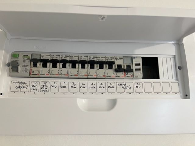 2 izb. byt,po kompletne NOVEJ rekonštrukcii, ZVOLENSKÁ ul. - 11