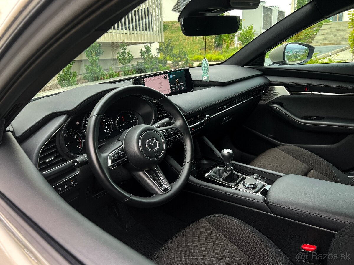 Mazda 3 2.5 e-Skyactiv G140 mHEV Takumi, V záruke,BOSE audio - 11