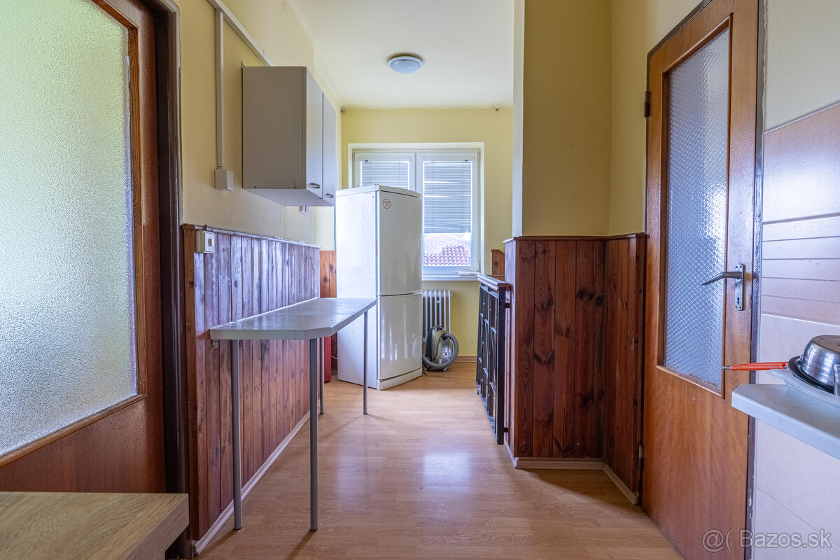REZERVOVANÉ Na predaj 5 izbový rodinný dom s malým pozemk - 11