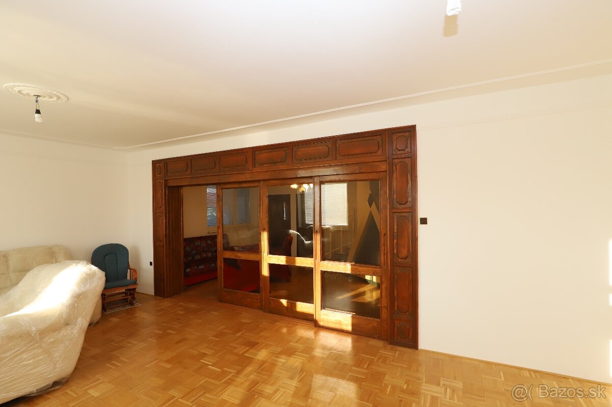 Kompletne zrekonštruovaný 5 izbový rodinný dom,pozemok 659m2 - 11