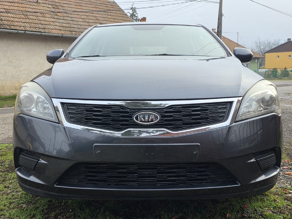 Kia Ceed 1.4 CVVT • Facelift 2011 • 172 tisíc KM • Nová STK - 11