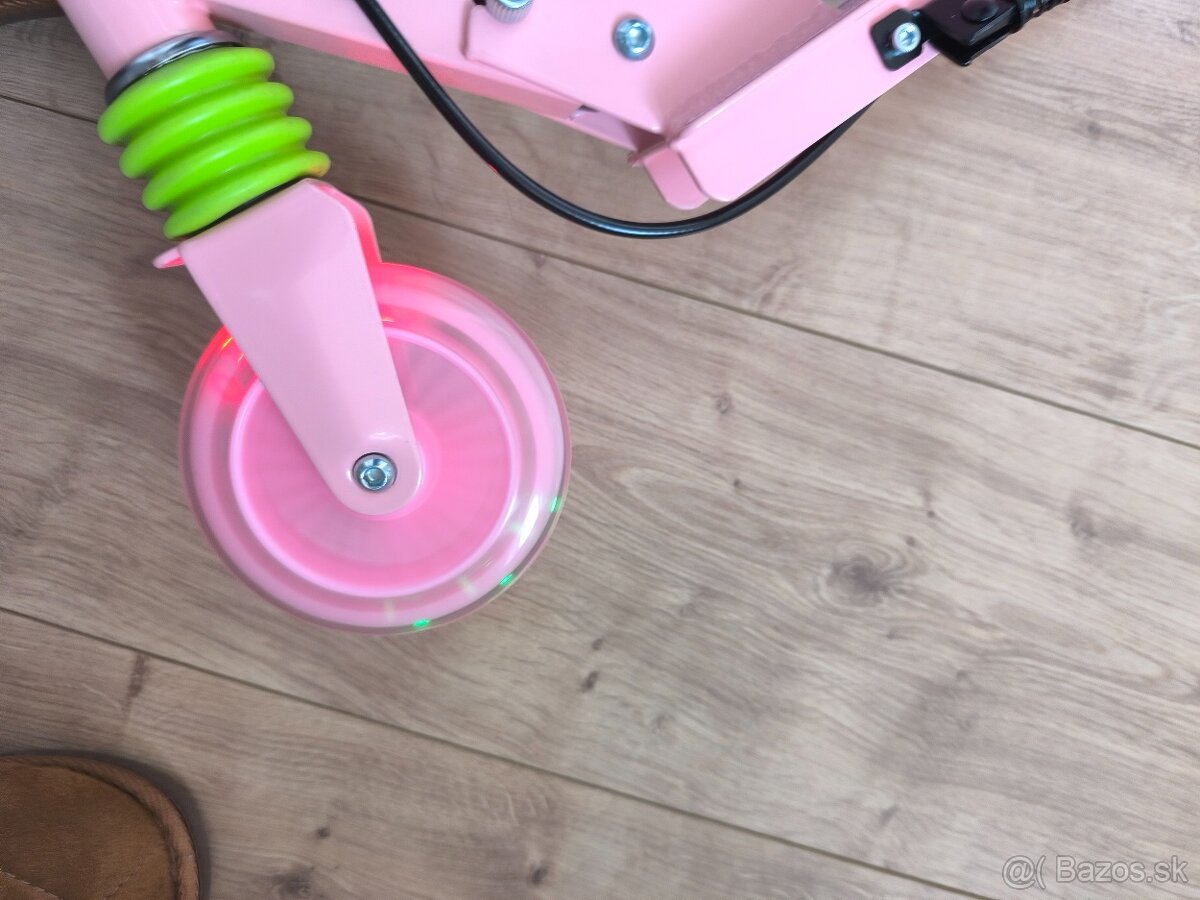 Nová svietiaca dievčenská.kolobežka - 11
