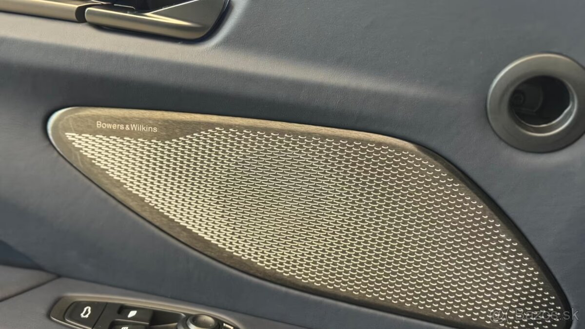 Aston Martin -V8 Vantage - Storm Purple - 11