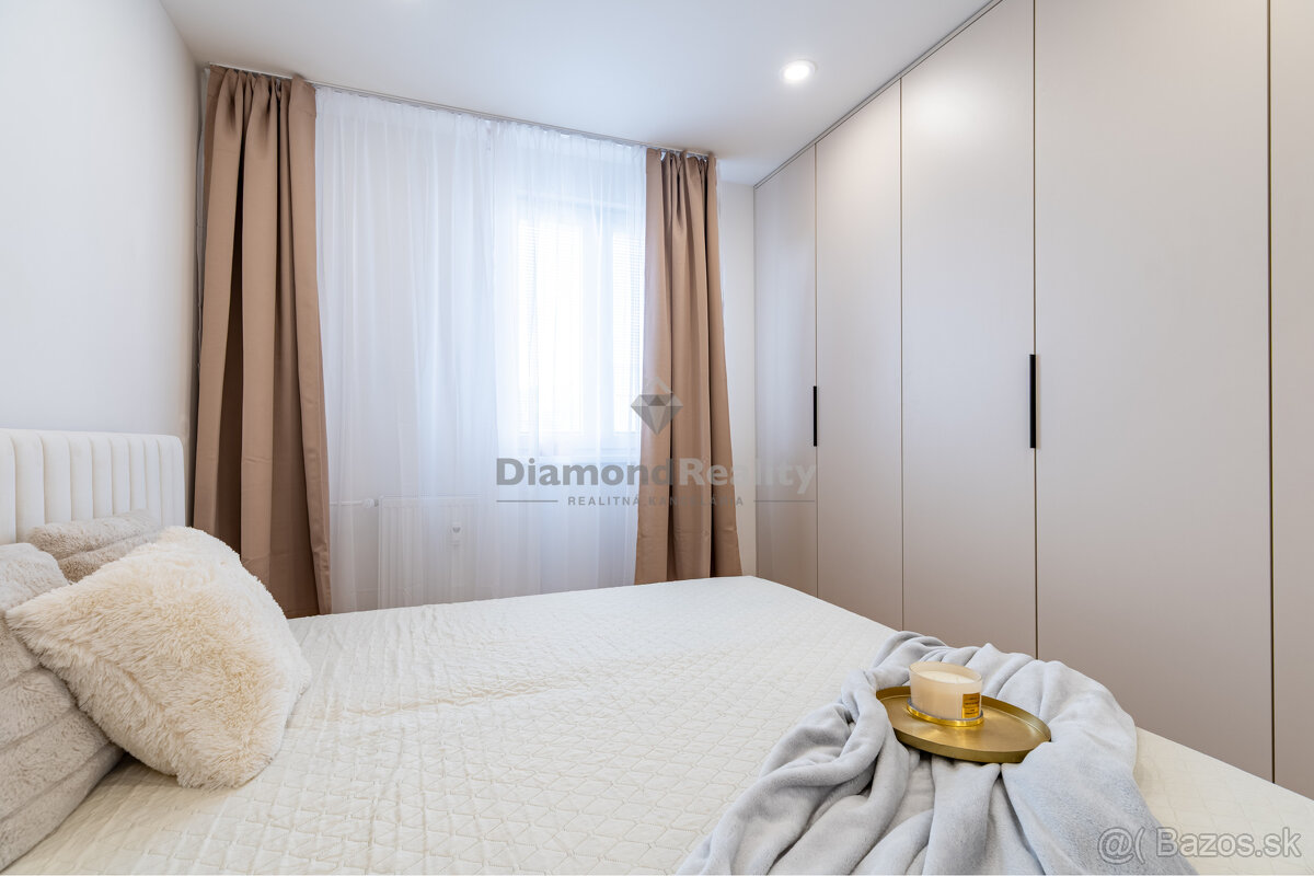 PREDANÝ - Na predaj pekný 3-izbový byt po rekonštrukcii na u - 11