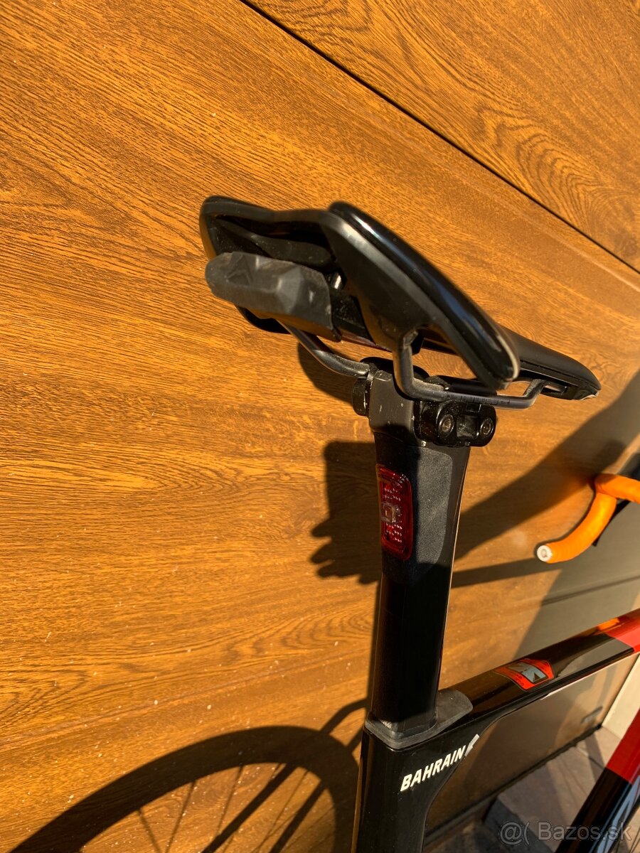 Cestný bicykel Merida Reacto 5000 Team Bahrain XL TOP STAV - 11