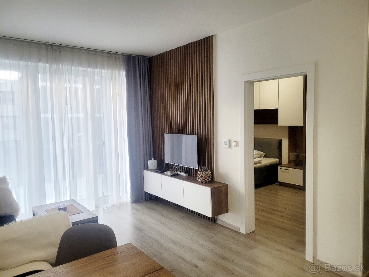 Predám 2-izbový byt v bytovom dome Cross - 11