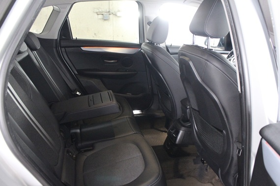 BMW Rad 2 Active Tourer 2 218d Sport Line A/T - 11