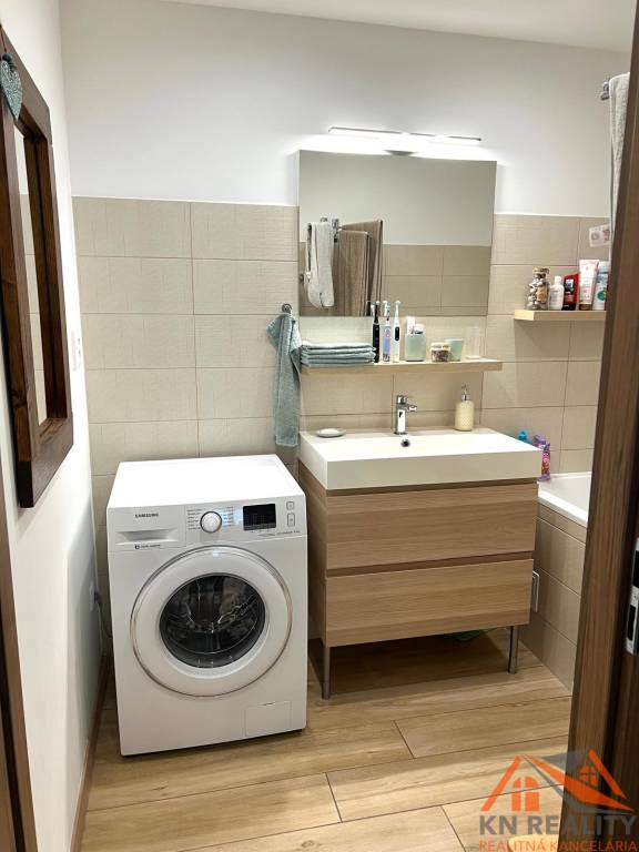 Na predaj krásny zrekonštruovaný 3 izb.byt s dvoma balkónmi - 11