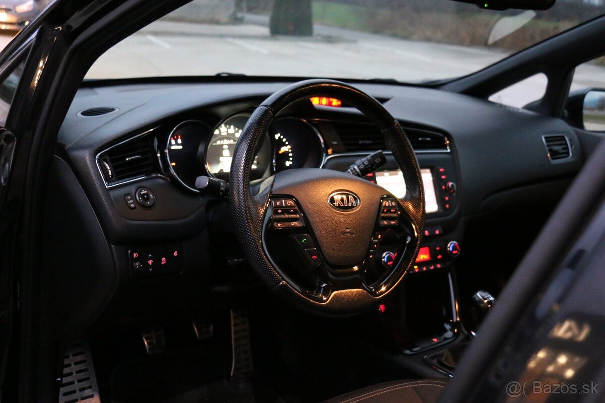Kia CEED SW 1,6 CRDi GT-line - 11