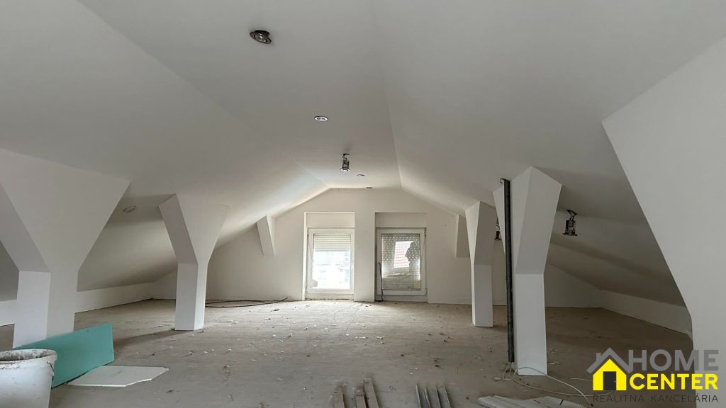 PREDAJ : RODINNÝ DOM, KOMÁRNO - NOVÁ STRÁŹ - 11