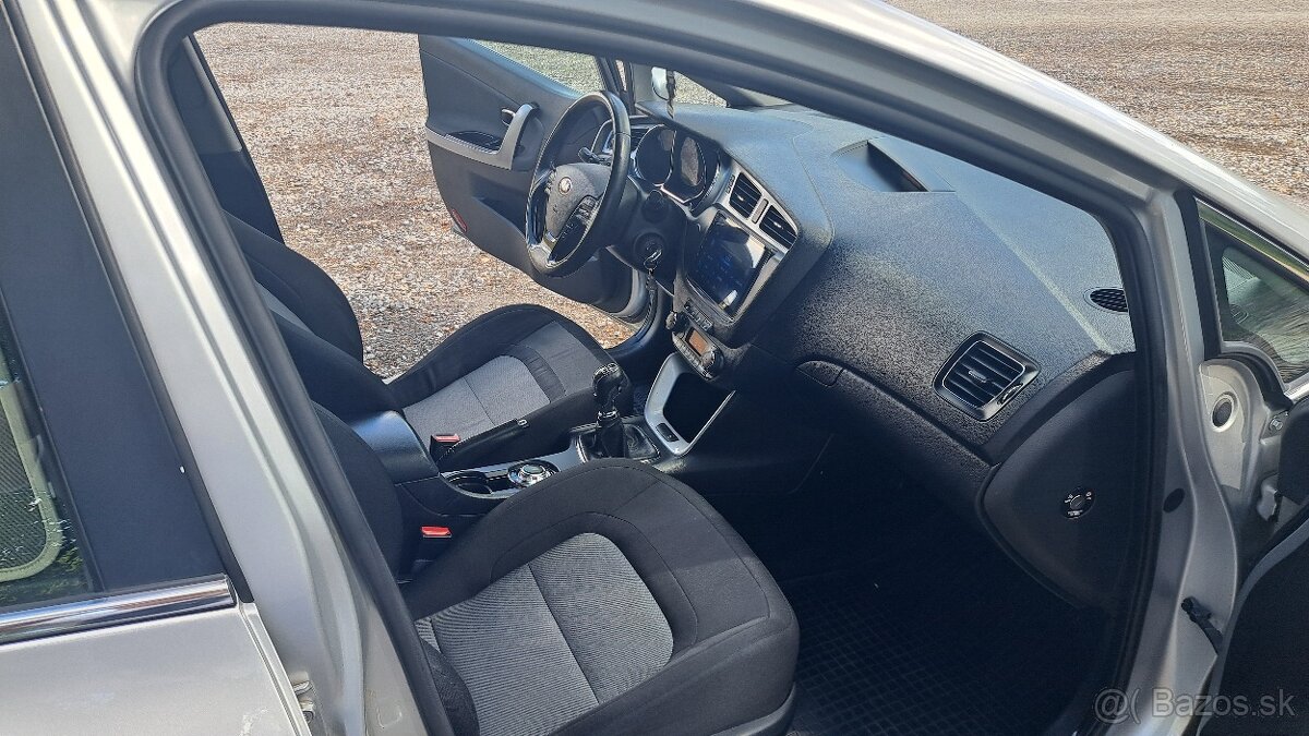 Kia Ceed sw 1,6 benzín - 11