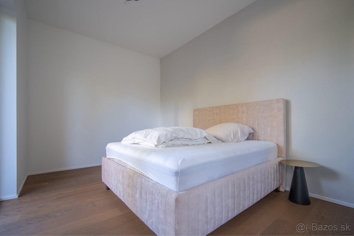 PREDAJ Luxusný 2 izbový byt 74m2 + 41m2 terasa, Staré Mesto - 11