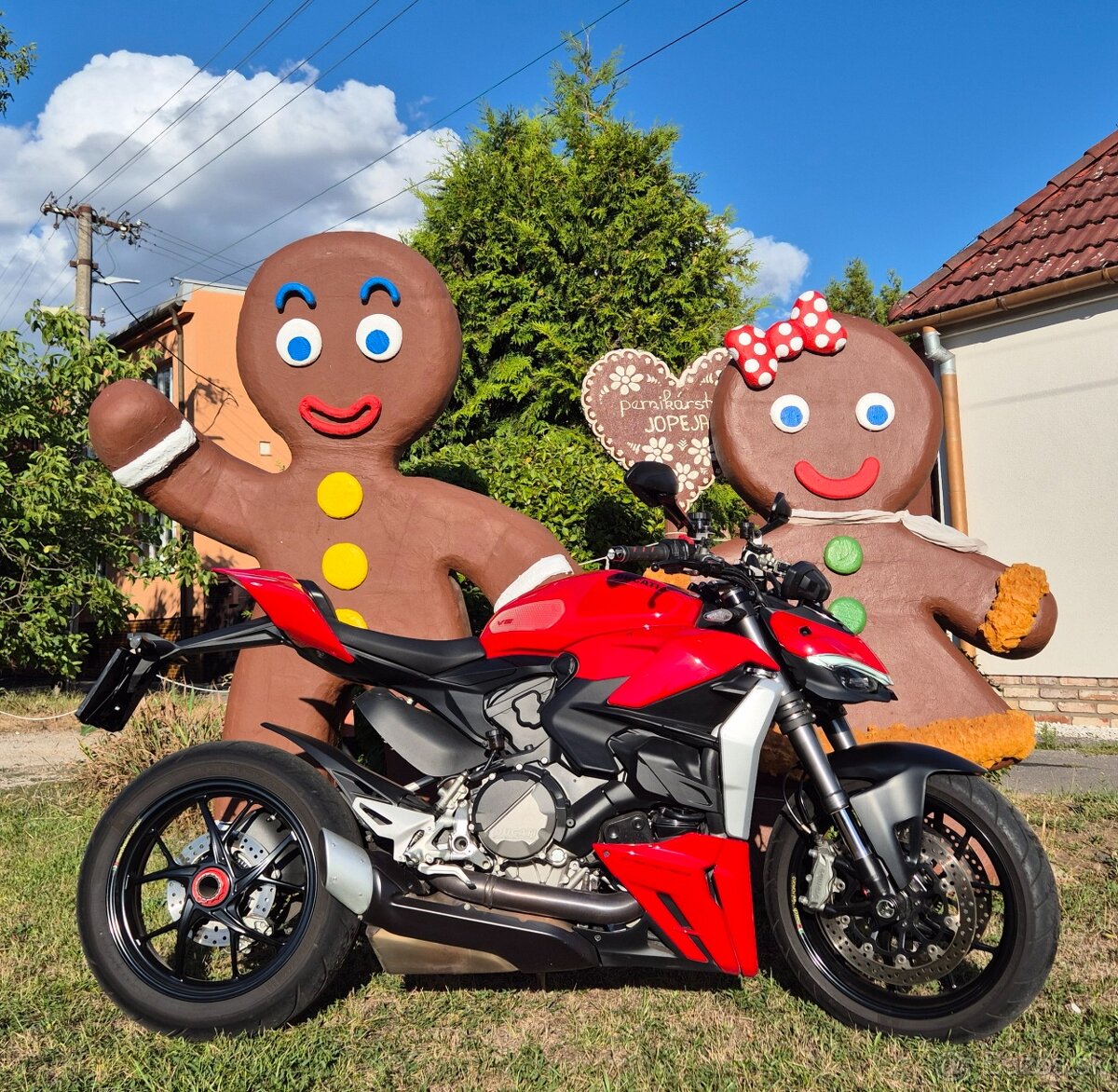 DUCATI STREETFIGHTER V2 - 11