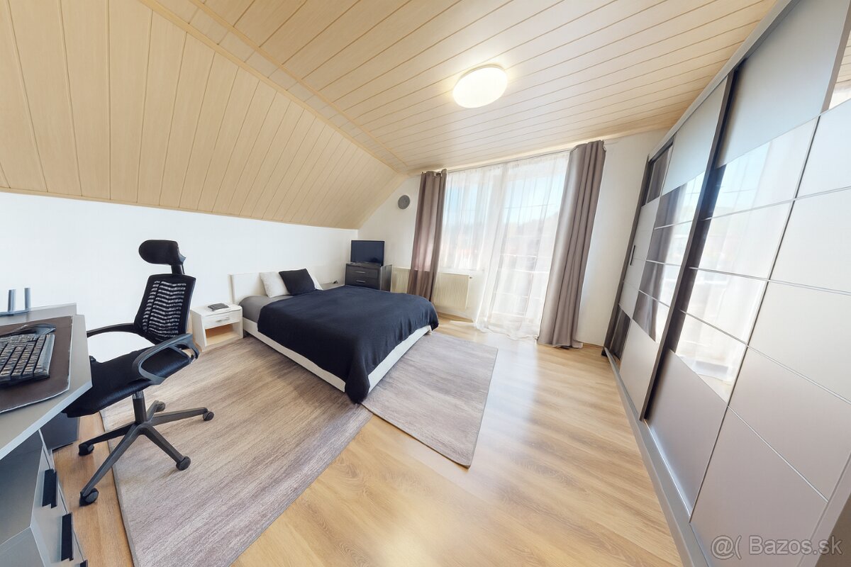 Rodinný dom s bazénom v tichej obci Staré - 11