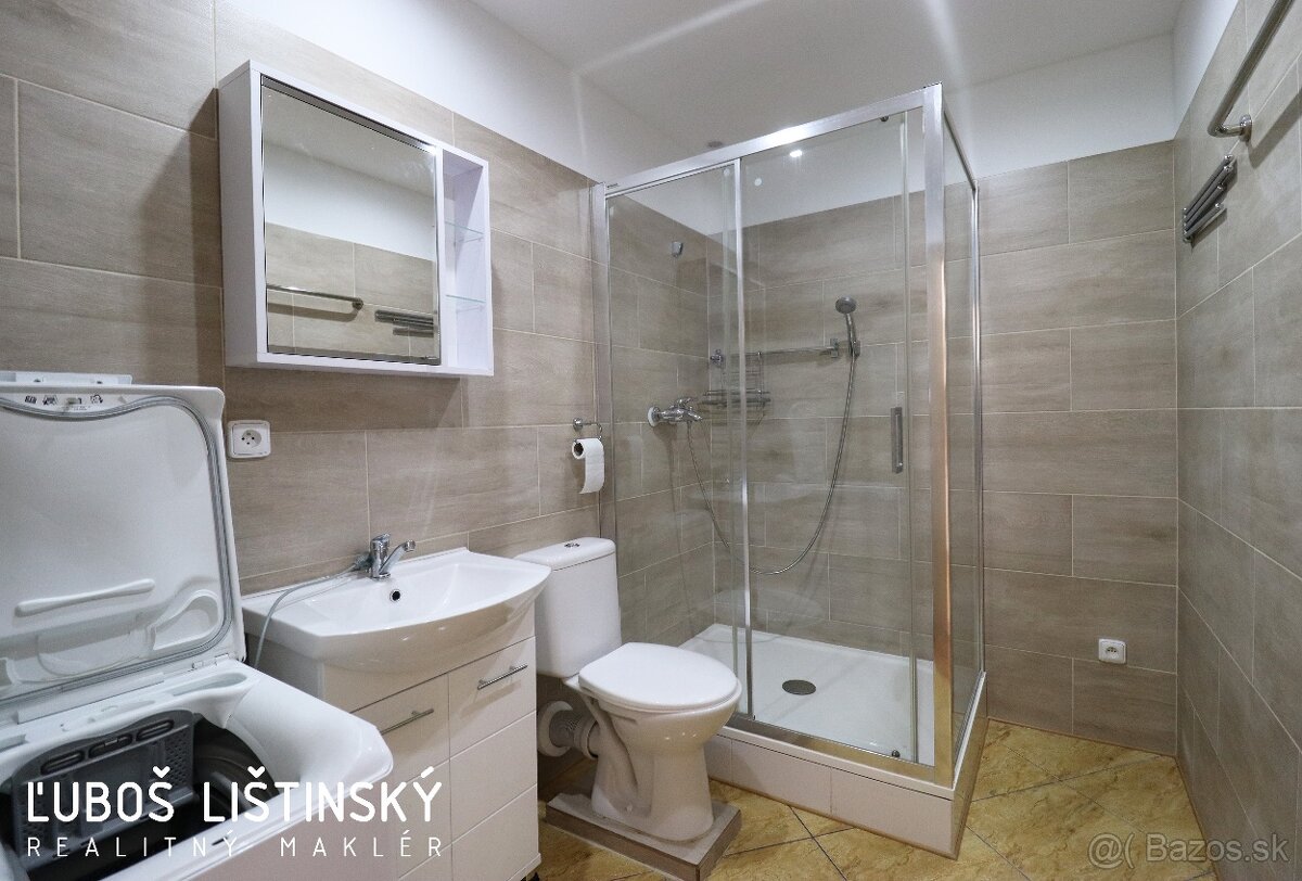 ZNÍŽENA CENA Rodinného domu na Velickom námestí, Poprad - 11