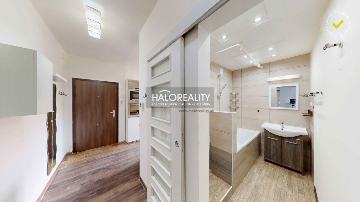 HALO reality - Predaj, trojizbový byt Komárno, ulica Františ - 11