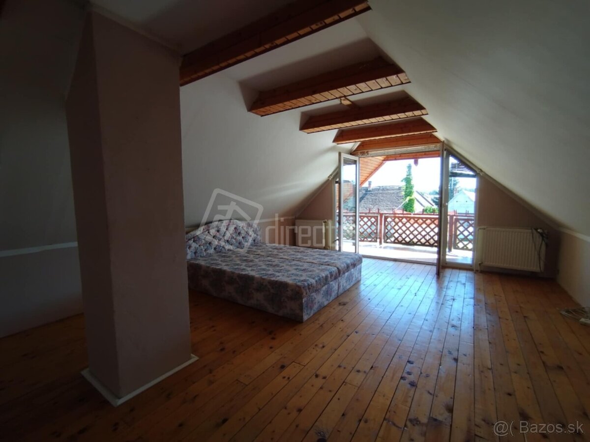 Pekný dom na slnečnom pozemku s bazénom a jazierkom - 11