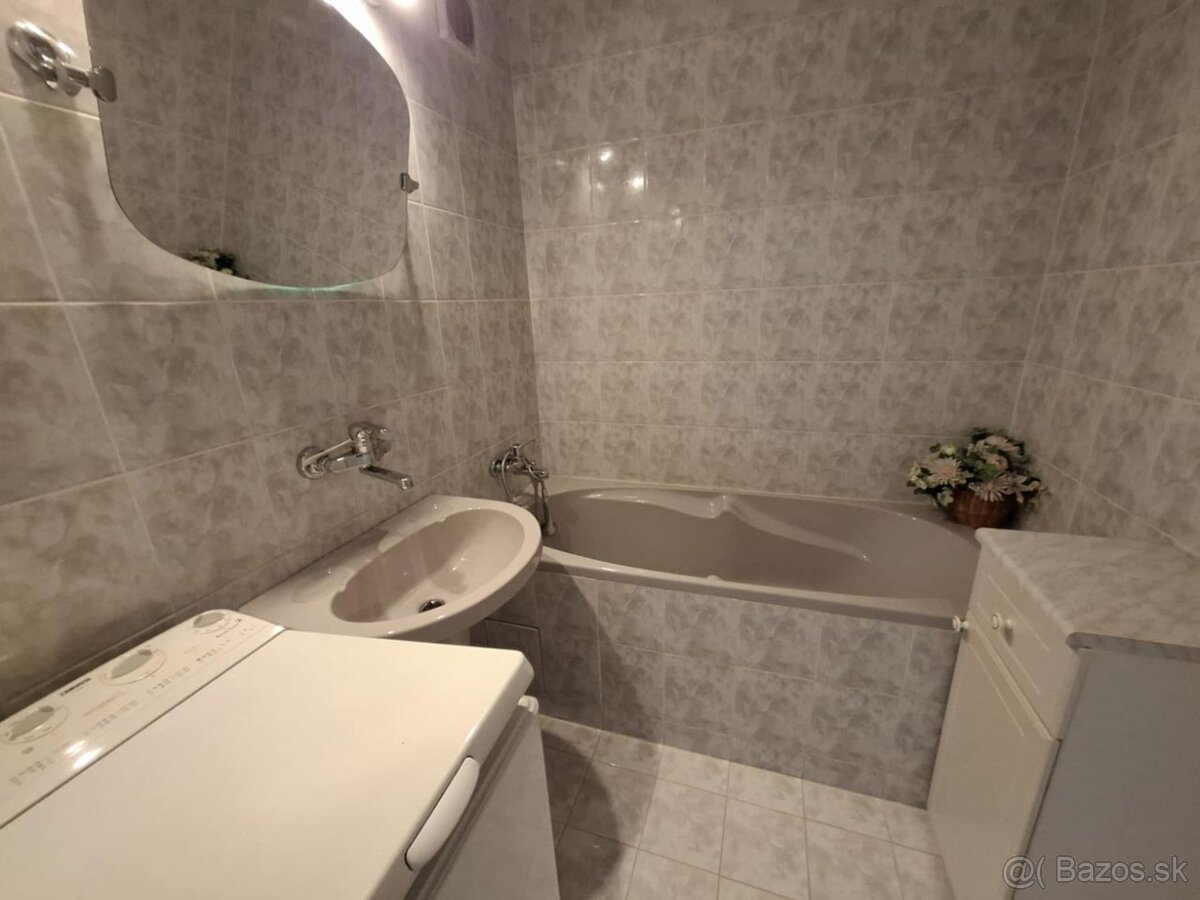 NA PREDAJ - 3 izb. byt s garážou, Prievidza - 11
