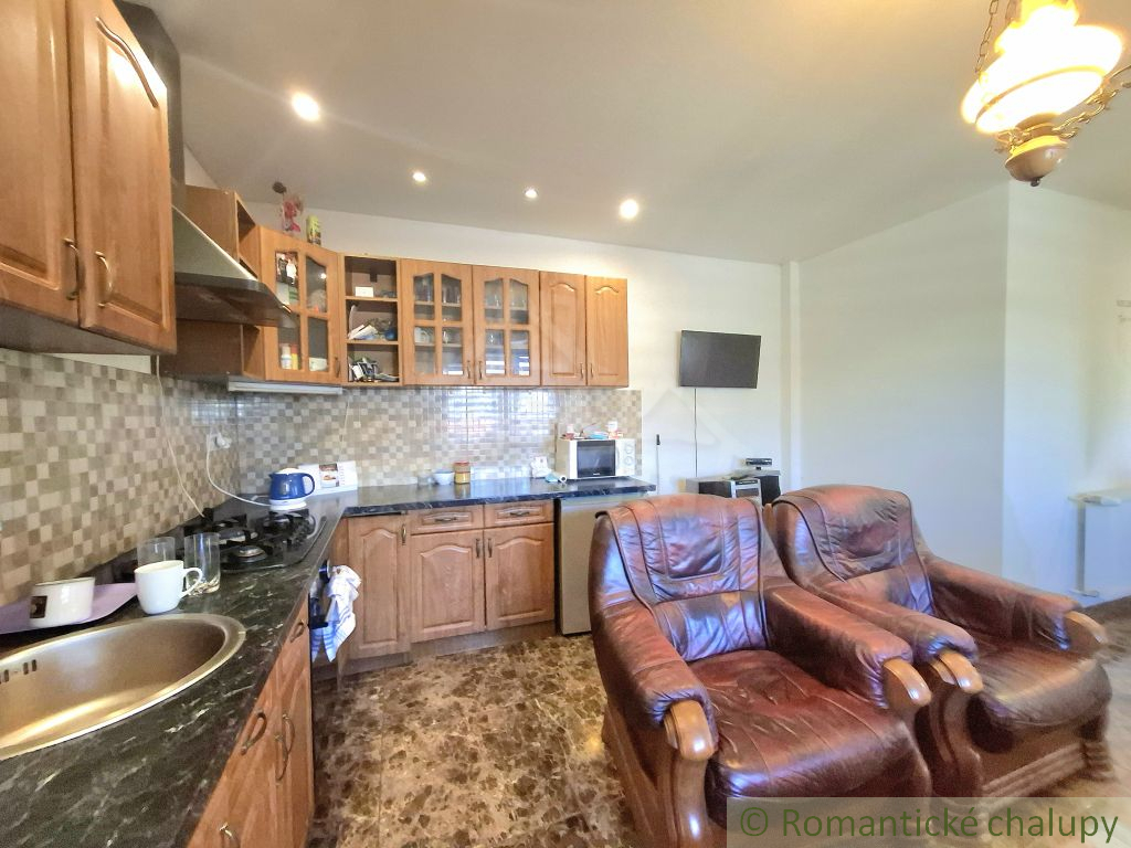 Prízemný rodinný dom v širšom centre mesta Lučenec. - 11