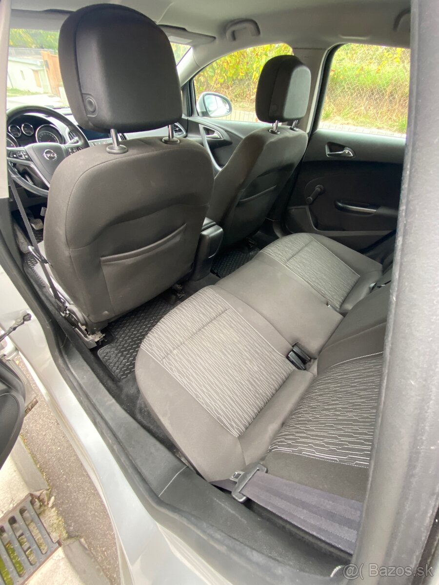 Opel astra J sports tourer - 11