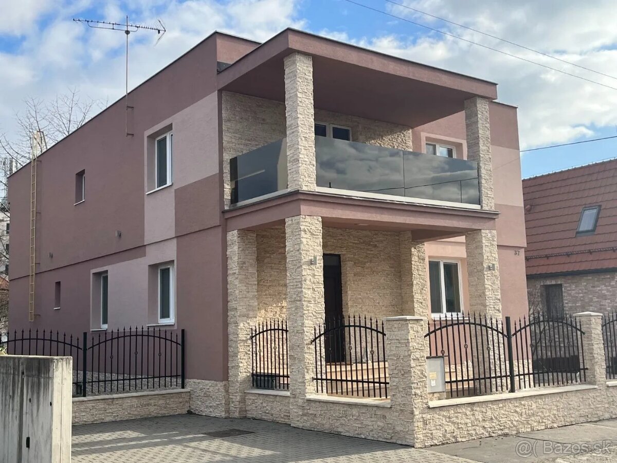 2,5 izbový byt v RD+2X park. miesto,na prenájom, Inovecká - 11