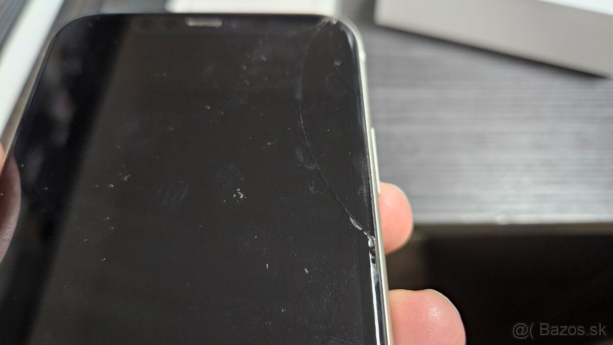 Apple iPhone 11 biely 128GB - puknutý - 11