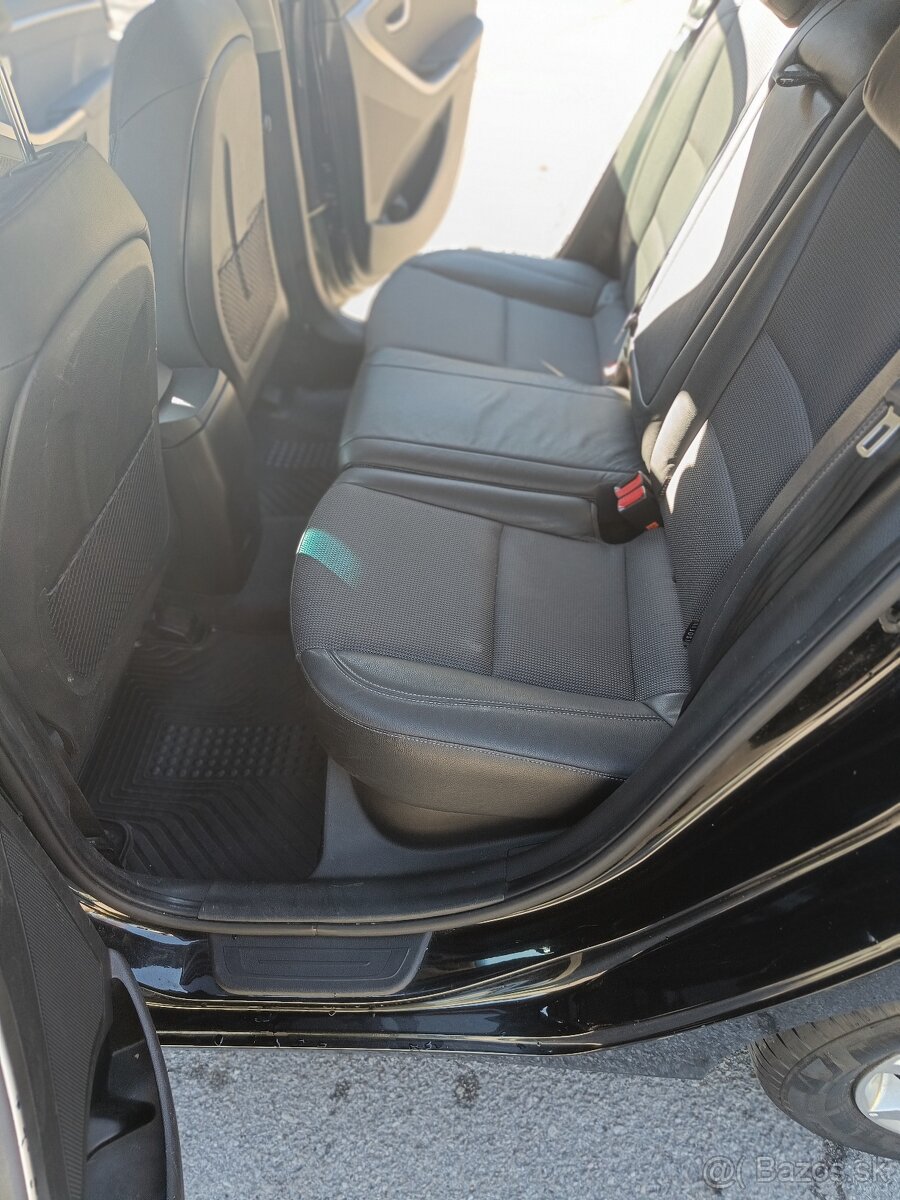 Hyundai i30 Combi 1.6 CRDi Premium – výborný stav, nová STK - 11