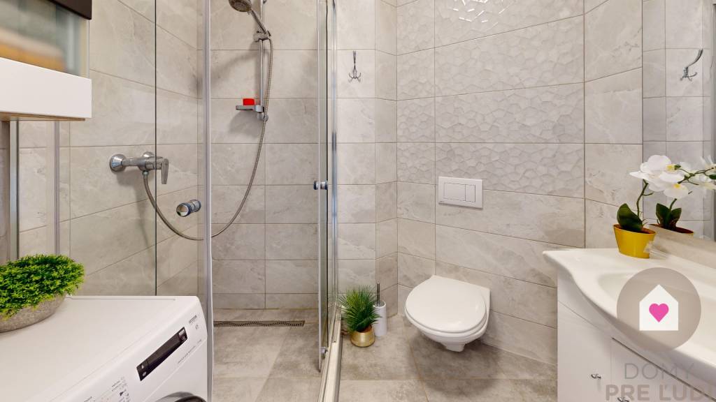 ZREKONŠTRUOVANÝ 3-IZBOVÝ BYT (74 m2) S BALKÓNOM, PIVNICOU, 2 - 11