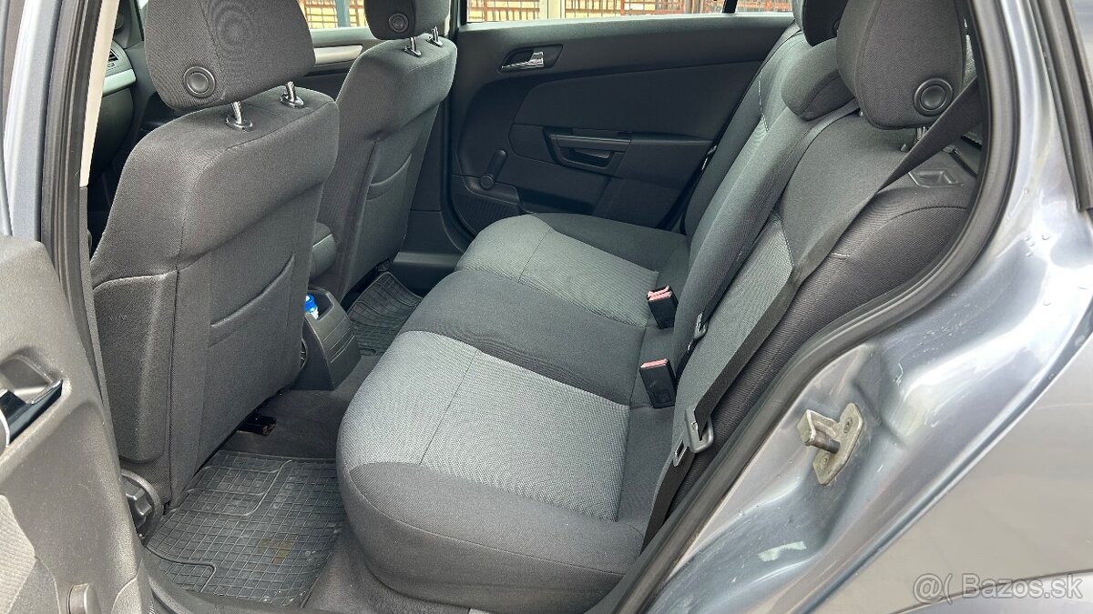 Opel Astra H Caravan 1.4 66kw - 11