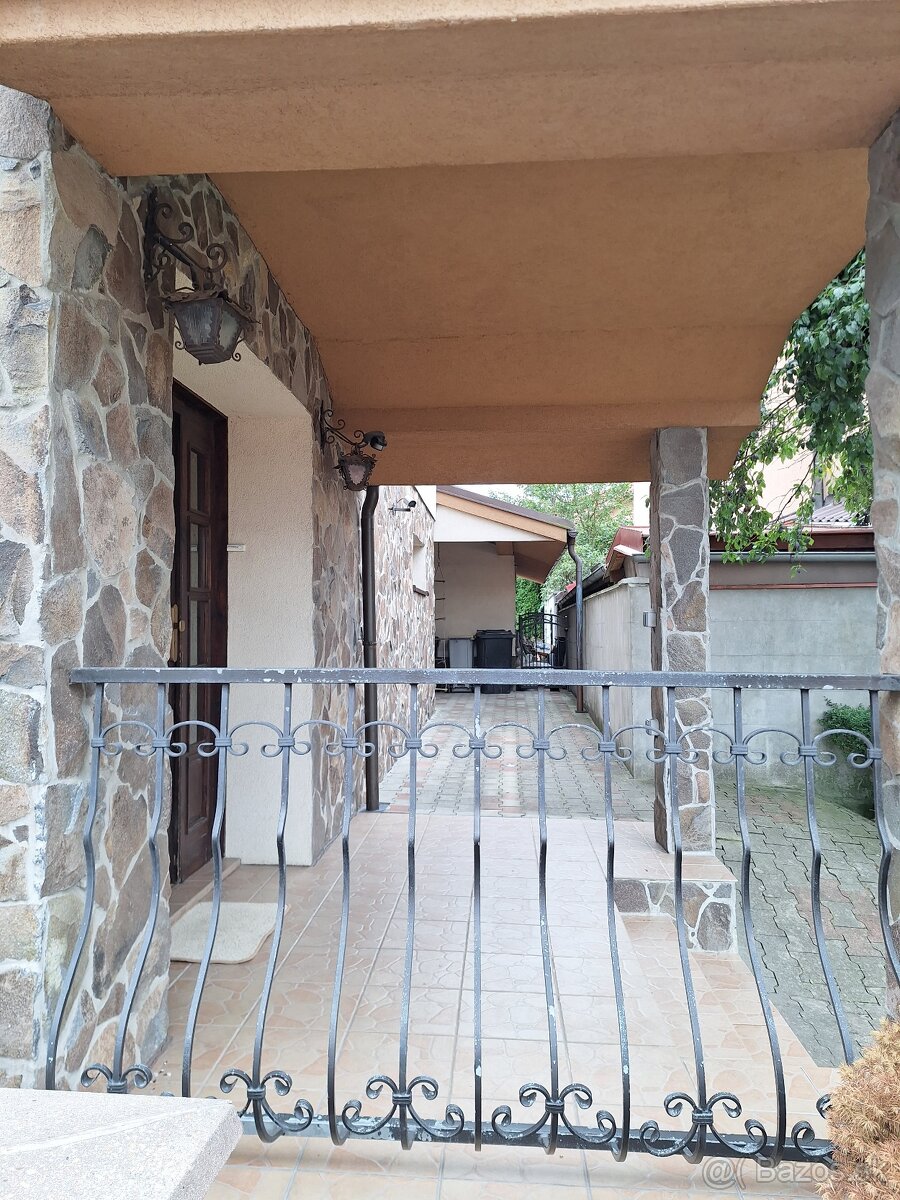 Predáme rodiný dom v Krásne nad Kysucou - 11