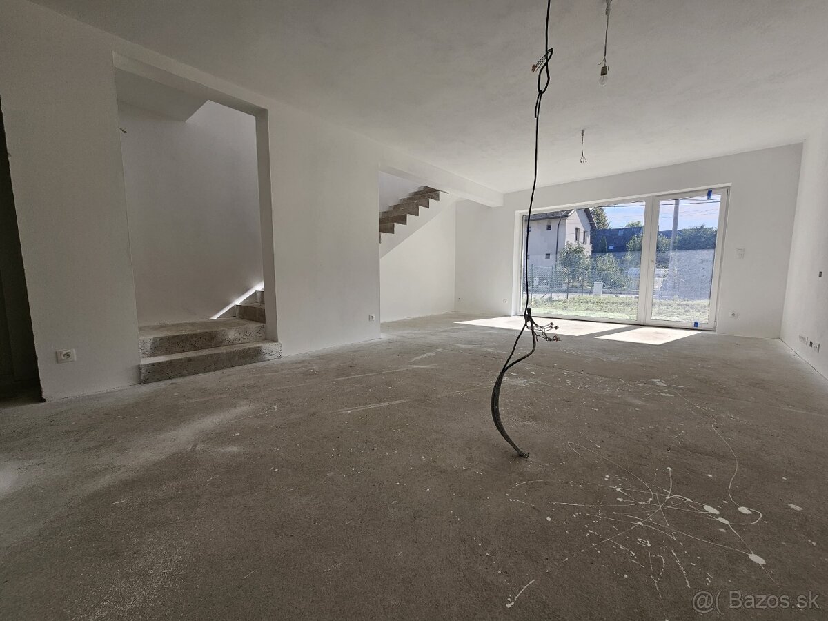 Predaj 4 izb.dvojpodlažného domu v mestskej časti Strážov - 11