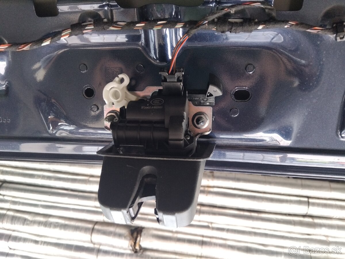 dvere kufra Passat B8 - LH5X - 11