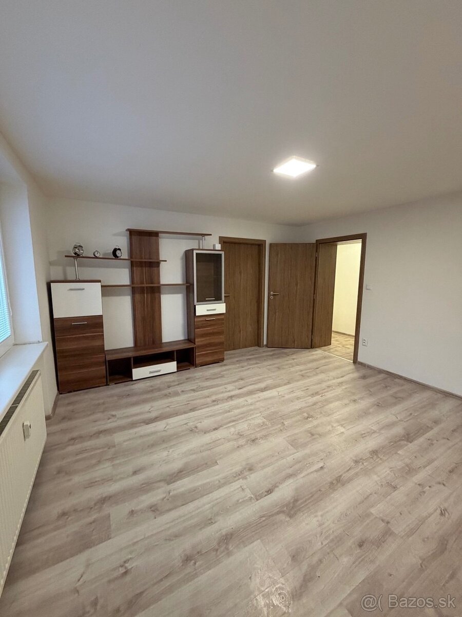 na predaj prerobený 2 izbový byt - Handlová - 11