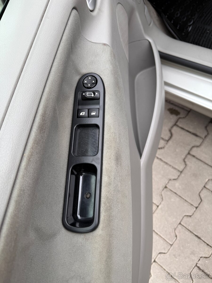 Peugeot 207 1.4 - 11