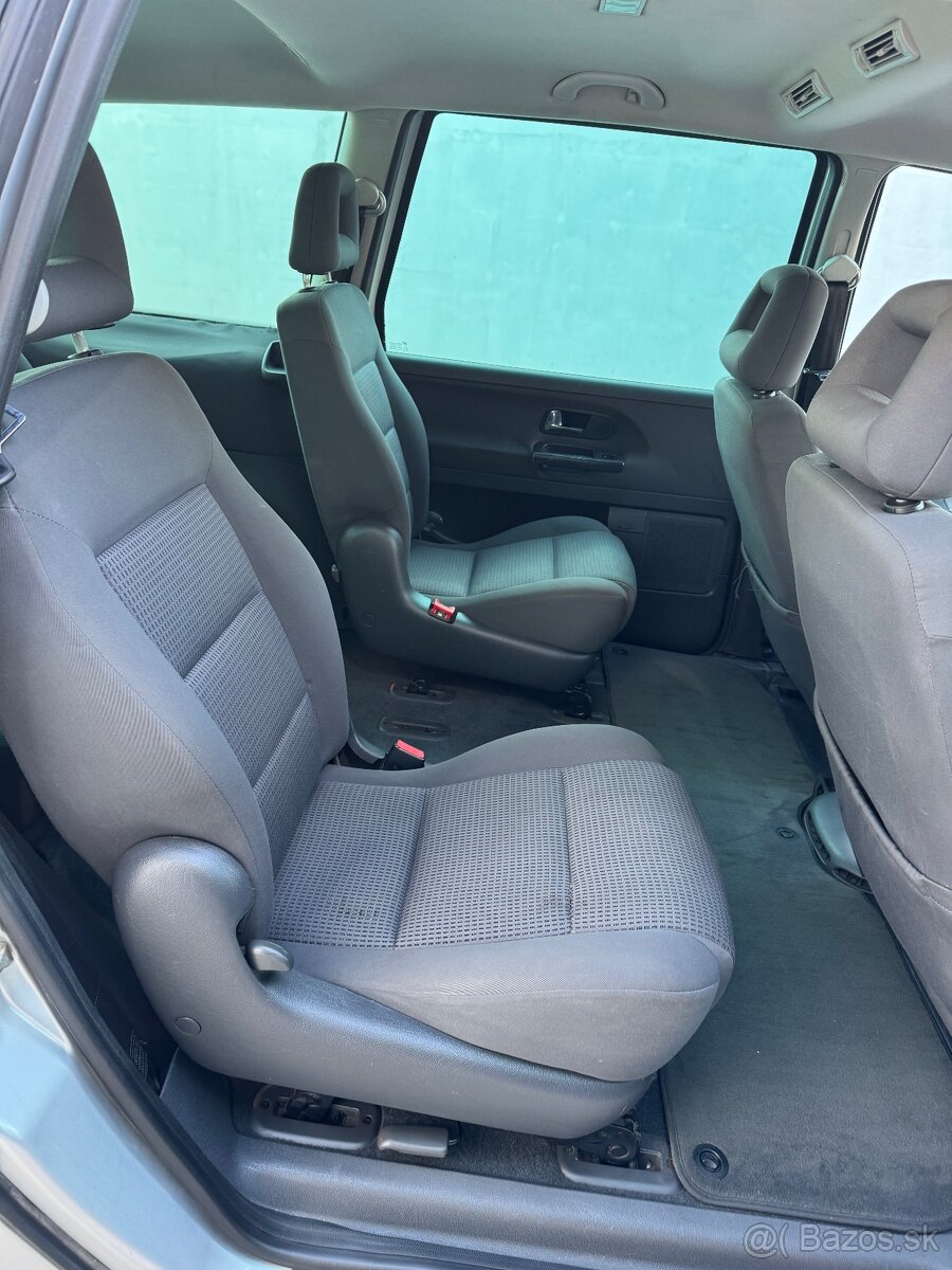 Volkswagen Sharan Facelift 1.9 TDi - 11