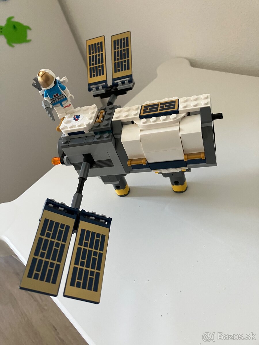 Predam LEGO City 60349 Lunárna vesmírna stanica - 11