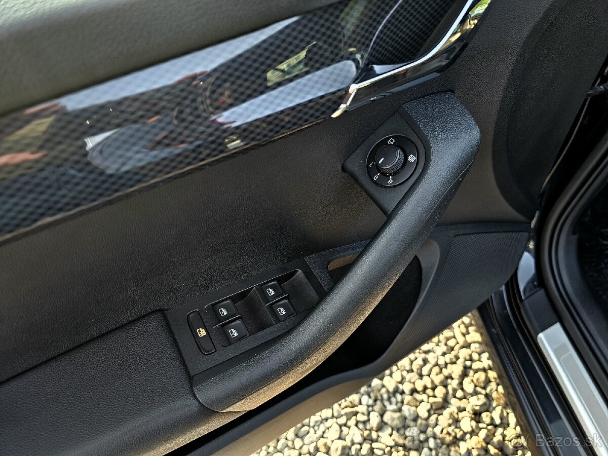 Škoda Octavia Combi 2.0 TDI DPF RS DSG - 11