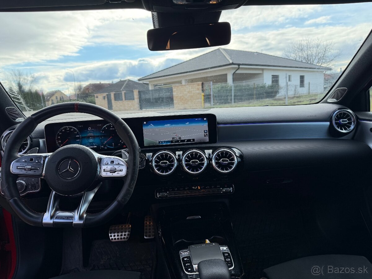 Mercedes-Benz A35 AMG - 11