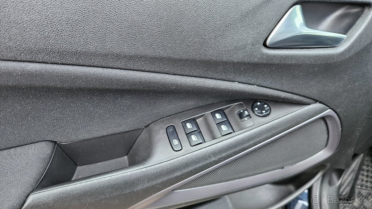 Opel Crossland X 1.2 benzín - 11
