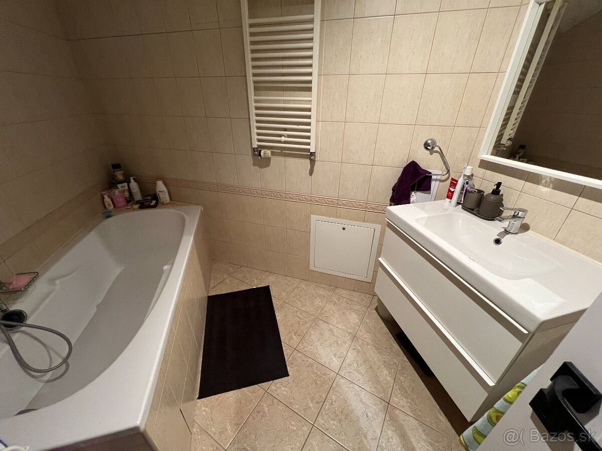 Prenájom 2 izb. byt v Centre BA, Zámocká ulica, Bratislava - 11