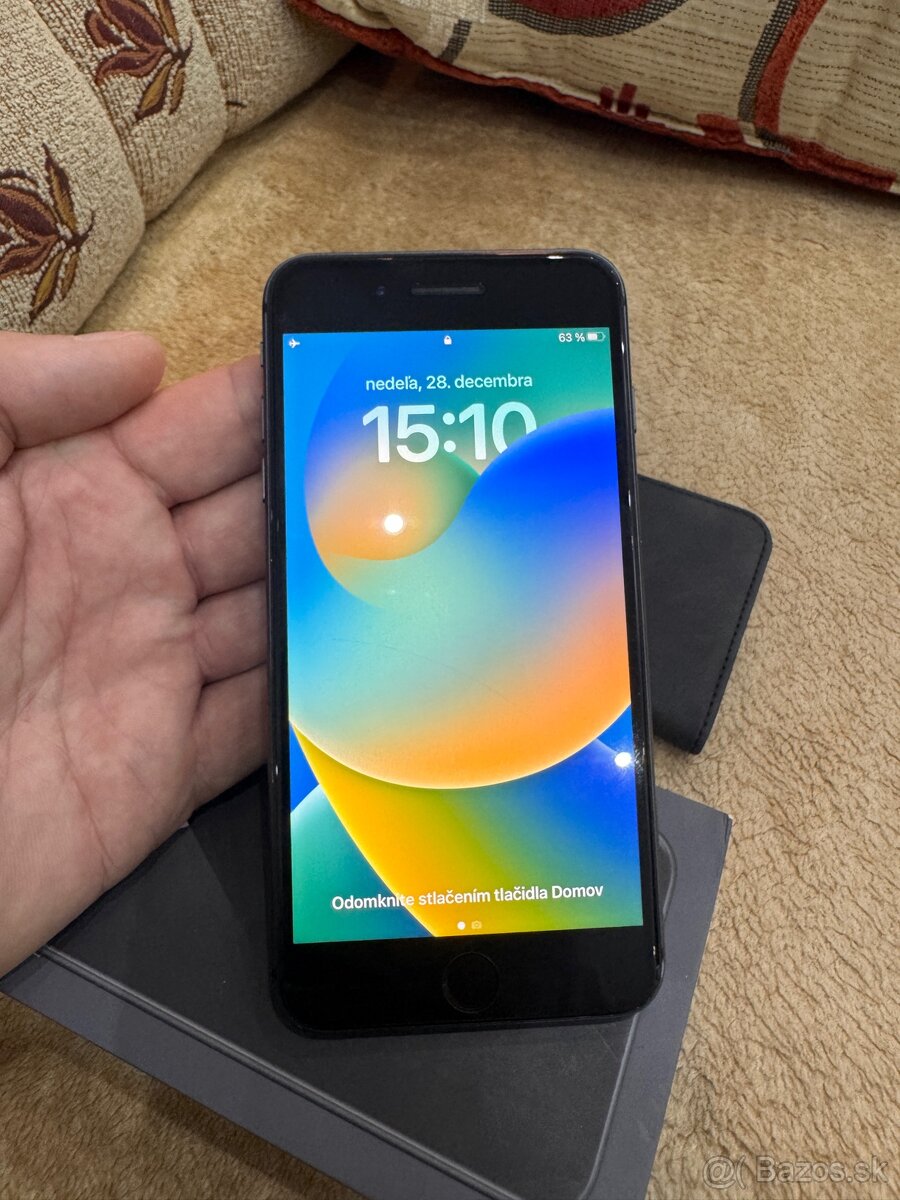 iPhone 8 Plus 64GB - 11