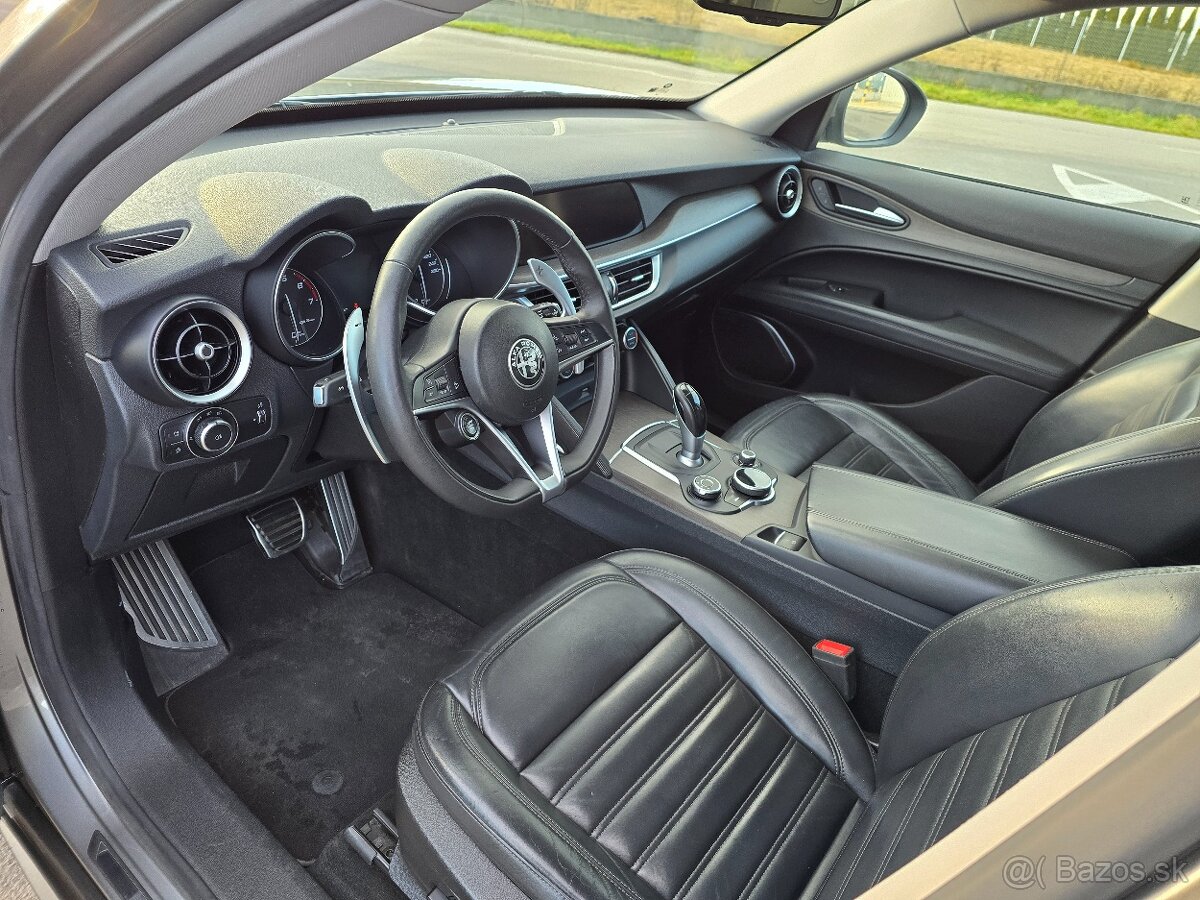 Alfa Romeo Stelvio 2.0 Q4 280ps - 11