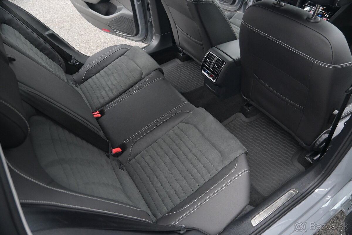 Volkswagen Passat Variant 2.0 TDI Elegance 4Motion DSG - 11