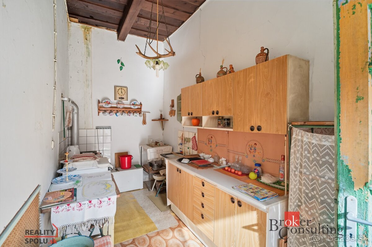 Rodinný dom v centre obce Hontianske Tesáre ideálny na rekon - 11