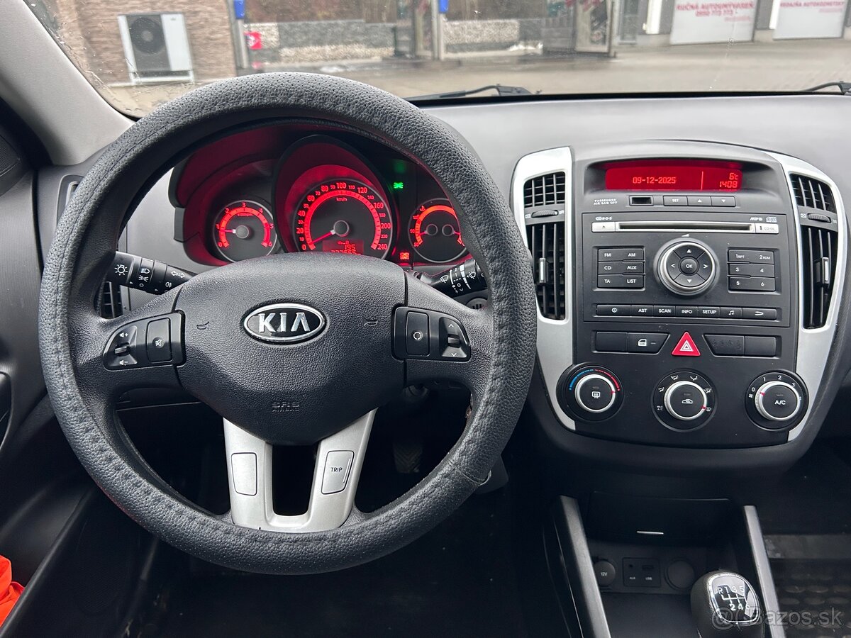 Kia Ceed 1.6 Crdi Nová STK/EK - 11