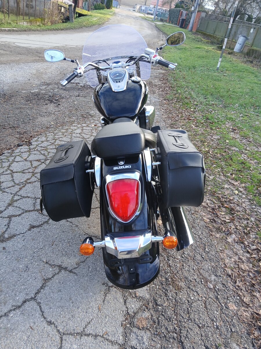Suzuki VL 800 Intruder - 11